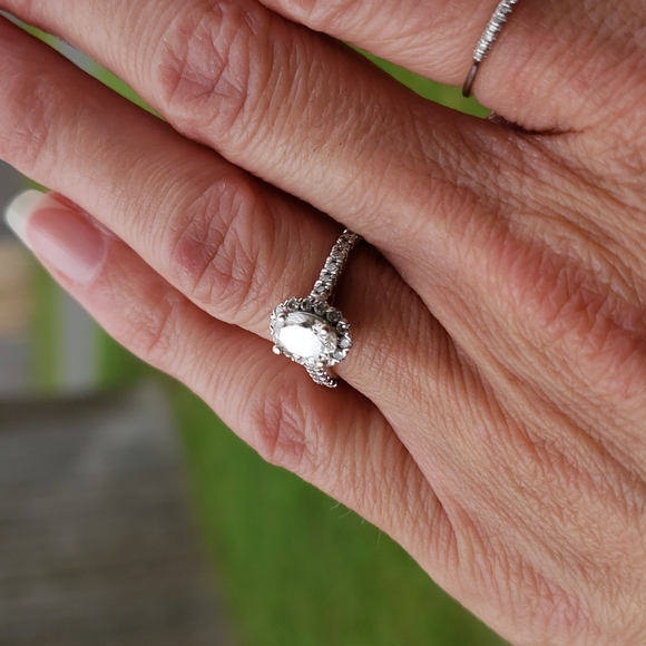 Jared Oval Diamond Halo 14k white gold engagement ring - Picture 8 of 17